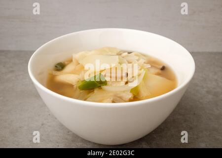 Teig auf weißem Hintergrund kochen Stockfoto