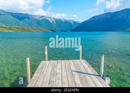 Holzsteg am See Rotoiti in Neuseeland Stockfoto