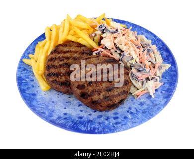 Rindfleisch-Burger und Pommes Frites Mahlzeit mit frischen Krautsalmen isoliert Auf weißem Hintergrund Stockfoto
