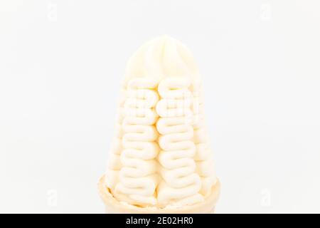 Weicheis auf weißem Hintergrund Stockfoto