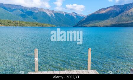 Holzsteg am See Rotoiti in Neuseeland Stockfoto