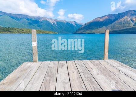 Holzsteg am See Rotoiti in Neuseeland Stockfoto