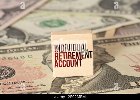 Dollar-Banknoten und IRA individuellen Ruhestand Konto Stockfoto