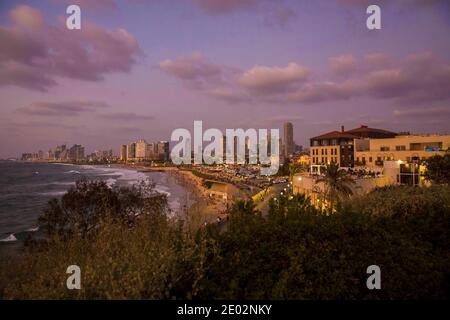 Tel Aviv Küste von Süden bei Sonnenuntergang gesehen Stockfoto