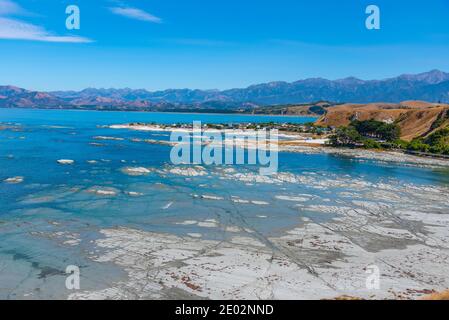 Luftaufnahme eines Fischerdorfes bei South Bay in Kaikoura, Neuseeland Stockfoto