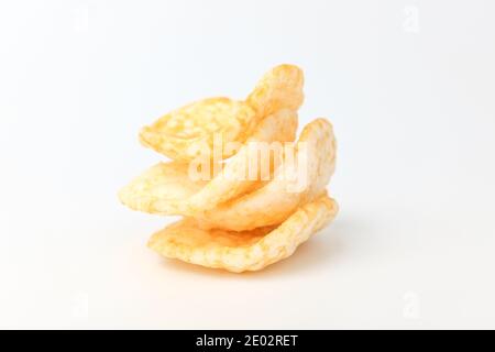 Süßigkeiten aus Reis auf weißem Hintergrund Stockfoto