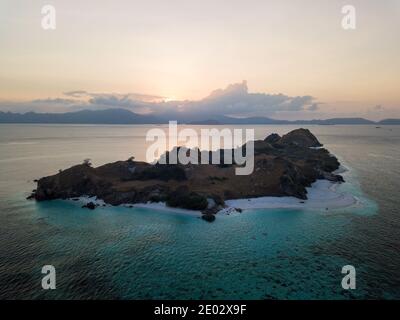 Luftaufnahme von Ost-Nusa Tenggara, bekannt als Komodo-Nationalpark, Flores, Indonesien. Stockfoto