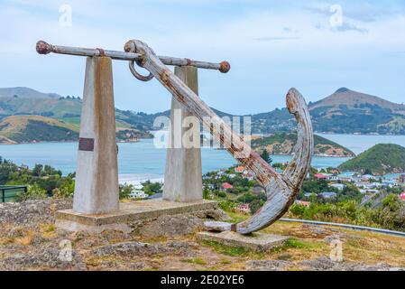 Skulptur eines Ankers über Port Chalmers in Neuseeland Stockfoto