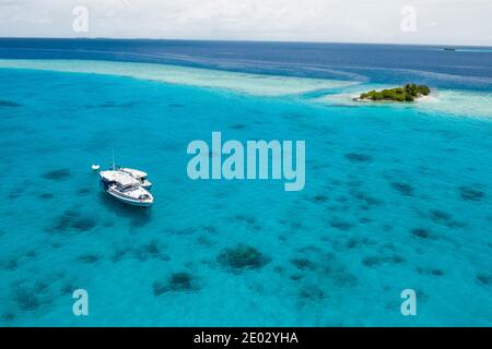 Tauchsafari Verankerung in der Lagune, Felidhu Atoll, Malediven, Indischer Ozean Stockfoto