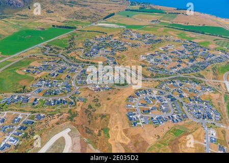 Luftaufnahme von Wohnhäusern in Queenstown, Neuseeland Stockfoto