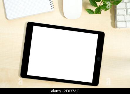 Flay Lay. Arbeitsbereich in der Draufsicht. Tablet und Computer auf dem Schreibtisch. Telearbeit Stockfoto