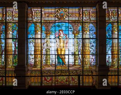 Buntglasfenster im Schloss Chapultepec auf dem Chapultepec-Hügel in Mexiko-Stadt CDMX, Mexiko. Das Schloss, im Jahre 1864 im neoklassischen Stil erbaut, war die r Stockfoto