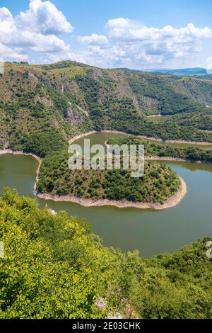 Schöne Mäander der Uvac-Schlucht, Serbien. Stockfoto