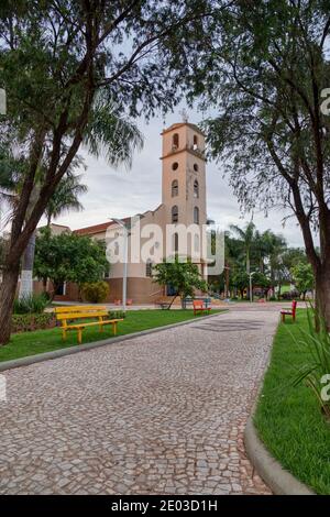 Cassilandia, Mato Grosso do Sul, Brasilien - 12 21 2020: Platz Sao Jose im Zentrum von Cassilandia Stockfoto