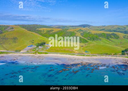 Luftaufnahme eines Strandes am Kaka Point in New seeland Stockfoto