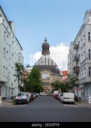 BERLIN, DEUTSCHLAND - 14. JUNI 2020: Queen Louise Gedächtniskirche in Berlin, Deutschland im Sommer Stockfoto