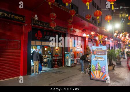 Chinatown Barrio Chino in der Dolores Street im historischen Zentrum von Mexiko City CDMX, Mexiko. Das historische Zentrum von Mexiko-Stadt ist ein UNESCO-Weltkulturerbe SIT Stockfoto