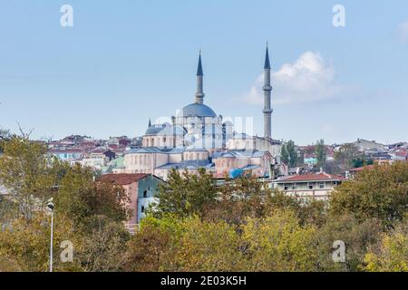 Zeyrek Moschee, oder Kloster des Pantokrator mit rosa Ziegelmauer in der bosporus Meerenge in Istanbul City, Türkei Stockfoto