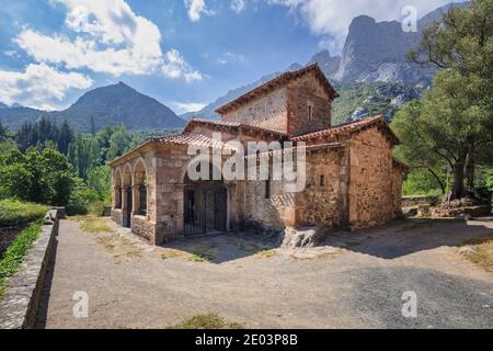 Vorromanische Kirche Santa Maria in Cillorigo de Liébana, Kantabrien, Spanien. Stockfoto