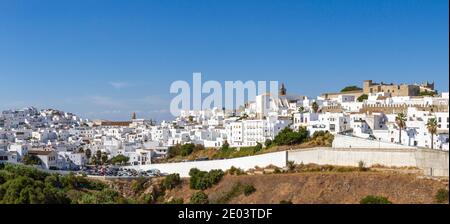 Panoramablick auf Vejer de la frontera. Vejer de la frontera ist eine spanische Gemeinde erklärt historisch-künstlerischen Ort in der Provinz cádiz, andal Stockfoto