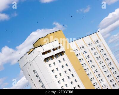 Die Architektur Objekte und Vögel. Konstruktivistischer Stil. Stockfoto