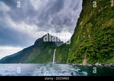 Stirling Falls in Milford Sound im Fiordland National Park, Southland, South Island, Neuseeland Stockfoto