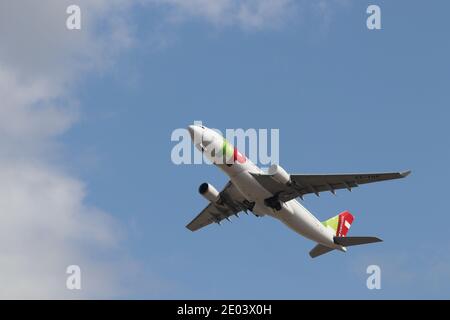 TAP Air Portugal Airbus A330 ab Heathrow Airport Stockfoto