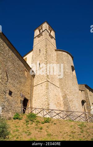 Kirche des Hl. Johannes des Täufers aus dem 13. Jahrhundert, Chiesa Parrocchiale di San Giovanni Battista, im historischen mittelalterlichen Dorf Scansano, Grosseto, Toskana Stockfoto