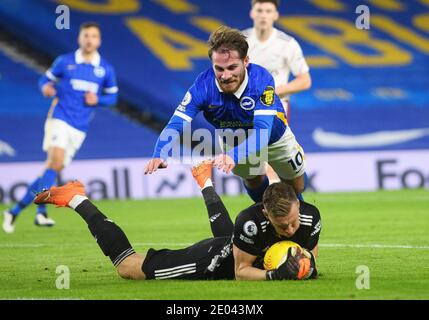 Brighton, Großbritannien. Dezember 2020. Amex Stadium, Brighton, 29. Dez 2020 Arsenals Bernd Leno rettet vor Alexis Mac Allister Bildquelle: Kredit: Mark Pain/Alamy Live News Stockfoto