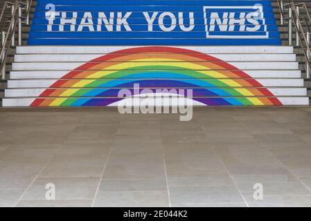 Danke NHS Regenbogen auf Stufen gemalt Stockfoto