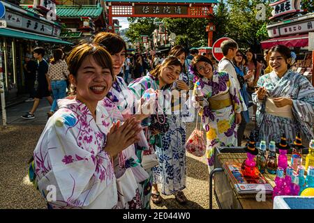 Kimono Träger in Tokio, Taito, Japan Stockfoto