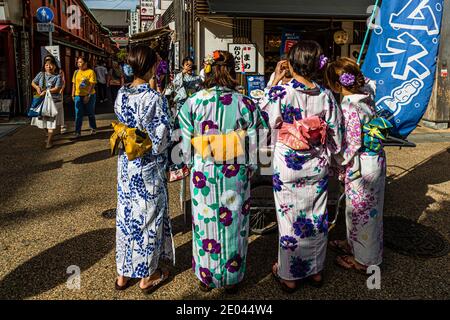 Kimono Träger in Tokio, Taito, Japan Stockfoto