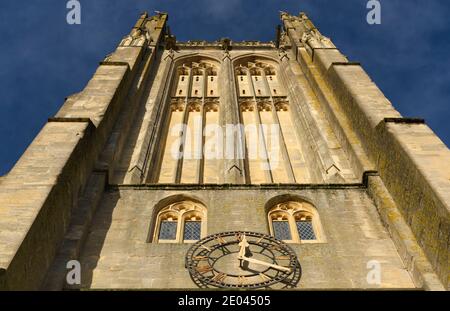 Blick auf St. Cuthberts Kirchturm. Wells, Somerset Stockfoto