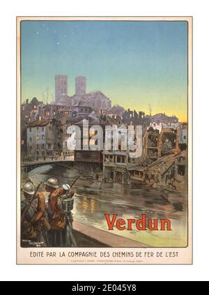 WW1 „Verdun“ Reisepropaganda Plakat Soldaten marschieren an einem Fluss entlang und über eine Brücke in einen geschälten Verdun. Die Schlacht von Verdun im Jahr 1916 war die längste und teuerste Schlacht in Bezug auf Leben, des Krieges. Toussaint, Maurice, 1882-, Künstler, Paris : Cornille & Serre, [1919] - Weltkrieg, 1914-1918--Militärpersonal--Französisch - Weltkrieg, 1914-1918--Zerstörung & Plünderung--Frankreich--Verdun Lithographien--Farbe--1910-1920. Kriegsplakate--französisch--1910-1920. - Signiert: Mauric Toussaint, 1919. Édité par la Compagnie des Chemins de Fer de l'Est. Frankreich Stockfoto