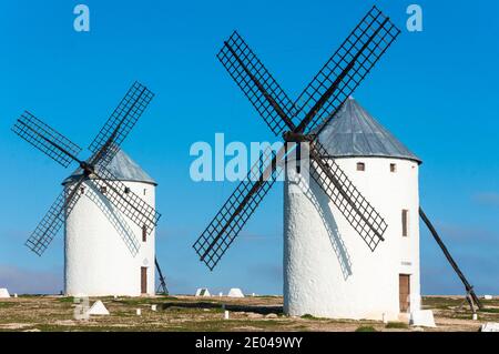 Campo de Criptana, typische Landschaft mit Getreidewindmühlen. Castilla-La Mancha, Spanien Stockfoto