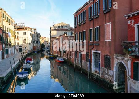 Rio della Sensa Kanal und Fondamenta de la Sensa in der Sestiere von Cannaregio, Venedig, Italien Stockfoto