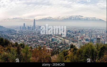 Blick auf Santiago vom San Cristóbal Hügel (Cerro San Cristóbal), Santiago, Chile Stockfoto