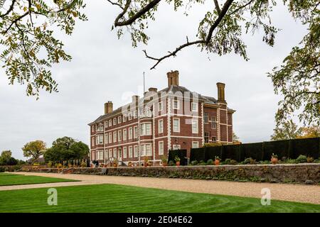 Das Ham House ist ein historisches Haus, das an der Themse in Ham, südlich von Richmond in London, liegt. Stockfoto