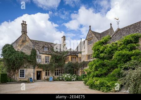 Die schönen Gärten im Sommer im Hidcote Manor Garden in den Cotswolds, Hidcote, Gloucestershire, England. Stockfoto