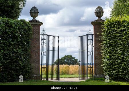 Die schönen Gärten im Sommer im Hidcote Manor Garden in den Cotswolds, Hidcote, Gloucestershire, England. Stockfoto