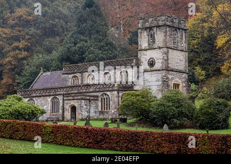 St. Peter's Church aus dem 14. Jahrhundert in Stourton, einem kleinen Dorf in der Nähe von Stourhead, Wiltshire, Großbritannien Stockfoto