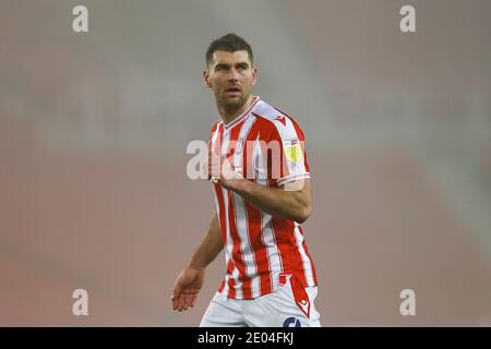 Stoke on Trent, Großbritannien. Dezember 2020. Sam Vokes von Stoke City schaut auf. EFL Skybet Championship Spiel, Stoke City gegen Nottingham Forest im bet365 Stadion in Stoke on Trent am Dienstag 29. Dezember 2020. Dieses Bild darf nur für redaktionelle Zwecke verwendet werden. Nur redaktionelle Verwendung, Lizenz für kommerzielle Nutzung erforderlich. Keine Verwendung in Wetten, Spiele oder ein einzelner Club / Liga / Spieler Publikationen.pic von Chris Stading / Andrew Orchard Sport Fotografie / Alamy Live News Kredit: Andrew Orchard Sport Fotografie / Alamy Live News Stockfoto