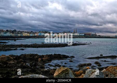 Blick auf die Küste von Dun Laoghaire in der Grafschaft Dublin, Irland Stockfoto