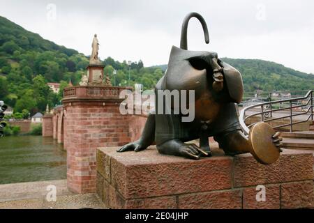 Affenskulptur an der Karl-Theodor-Brücke,besser bekannt als Alte Brücke, Heidelberg,Baden-Württemberg,Deutschland Stockfoto