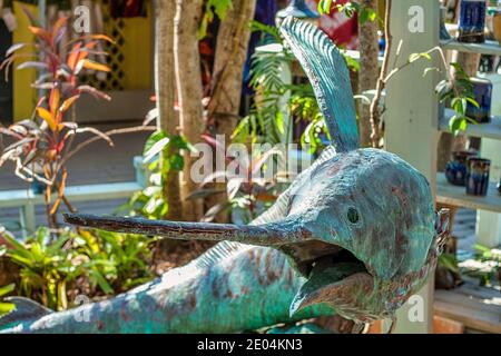 Außenskulptur eines Segelfisches in einer Kunstgalerie in Islamorada in den Florida Keys. Stockfoto