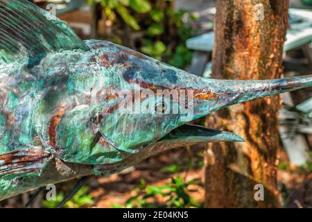 Außenskulptur eines Segelfisches in einer Kunstgalerie in Islamorada in den Florida Keys. Stockfoto