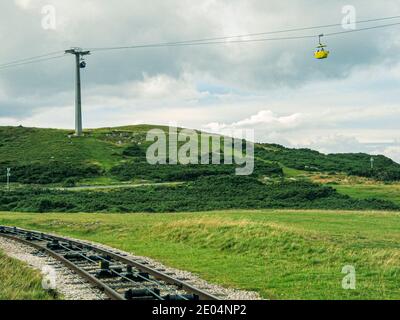 Tracj und Seilbahn am Great Orme Country Park in Llandudno, North Wales, Großbritannien Stockfoto
