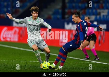 VALENCIA, SPANIEN - DEZEMBER 29: Juan Miranda von Real Betis, Son of Levante während des La Liga Santander Spiels zwischen Levante UD und Real Betis in Ciut Stockfoto