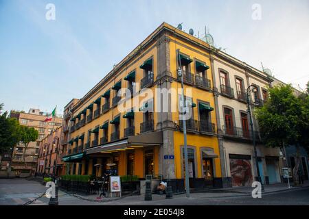 Historische Gebäude an der Calle de Tacuba und der Calle de Filomeno Mata in der Nähe des Zocalo Constitution Square, Mexico City CDMX, Mexiko. Stockfoto