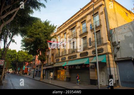 Historische Gebäude an der Calle de Tacuba in der Nähe der Republica de Chile Straße in der Nähe des Zocalo Constitution Square, Mexico City CDMX, Mexiko. Stockfoto